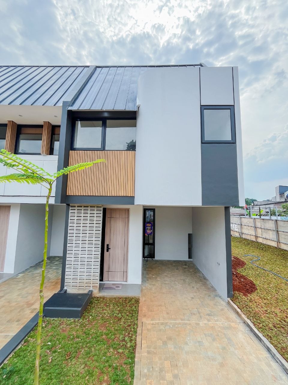 RUMAH MINIMALIS INDUSTRIAL