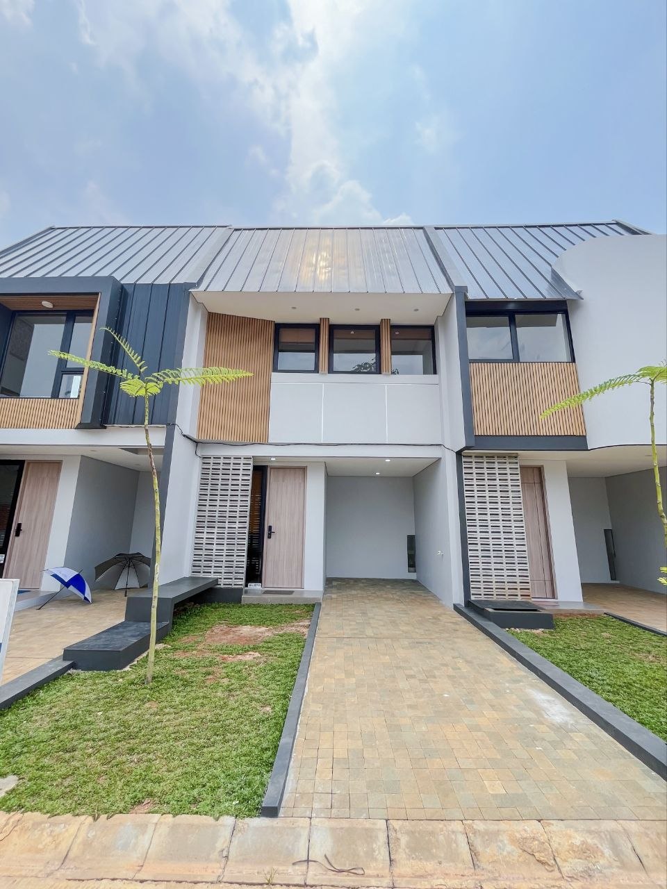 RUMAH MINIMALIS INDUSTRIAL 2 LANTAI